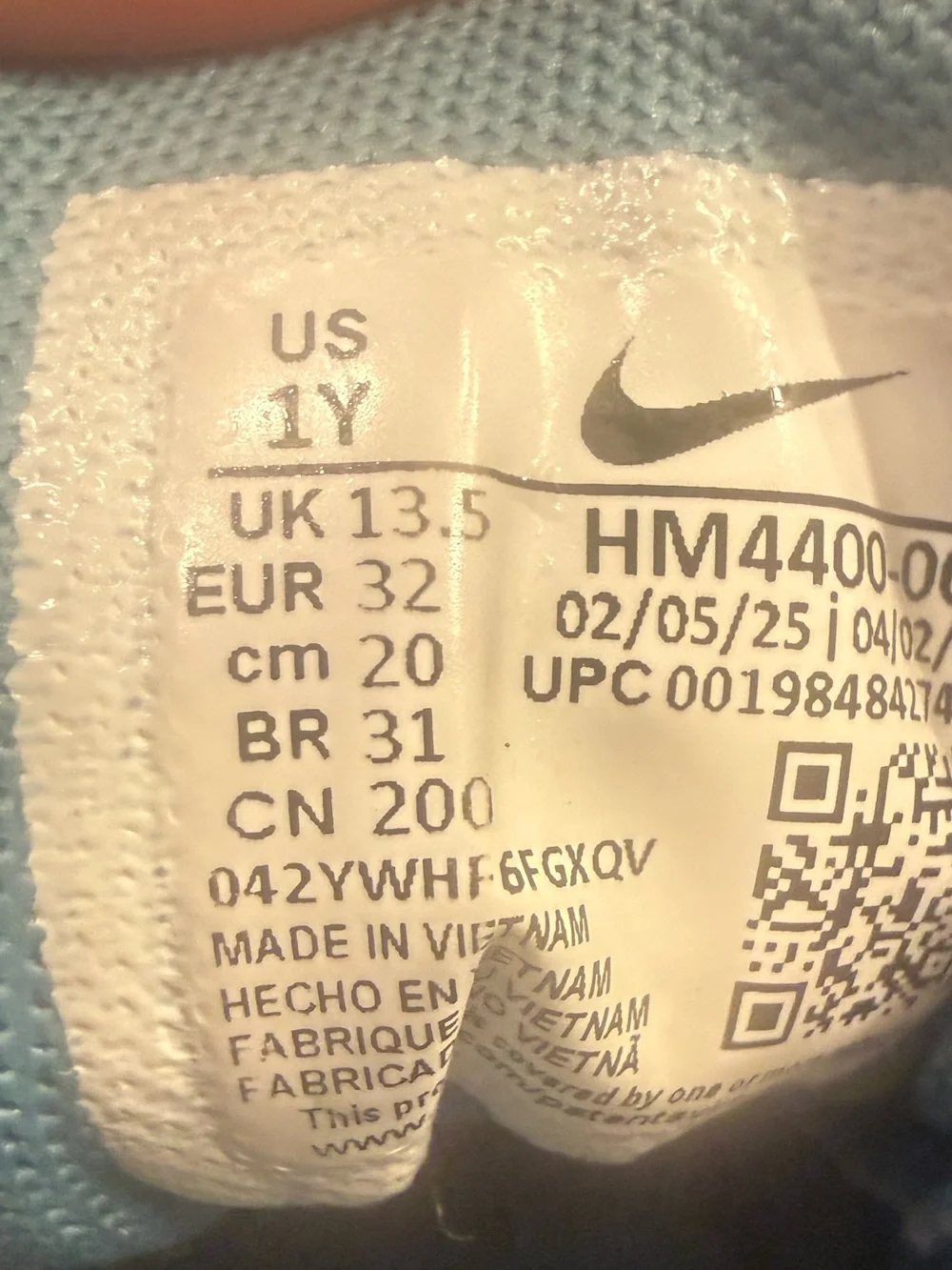 Nike Kids' Cosmic runner shoes - Light green with White Accents - Size 1 kids